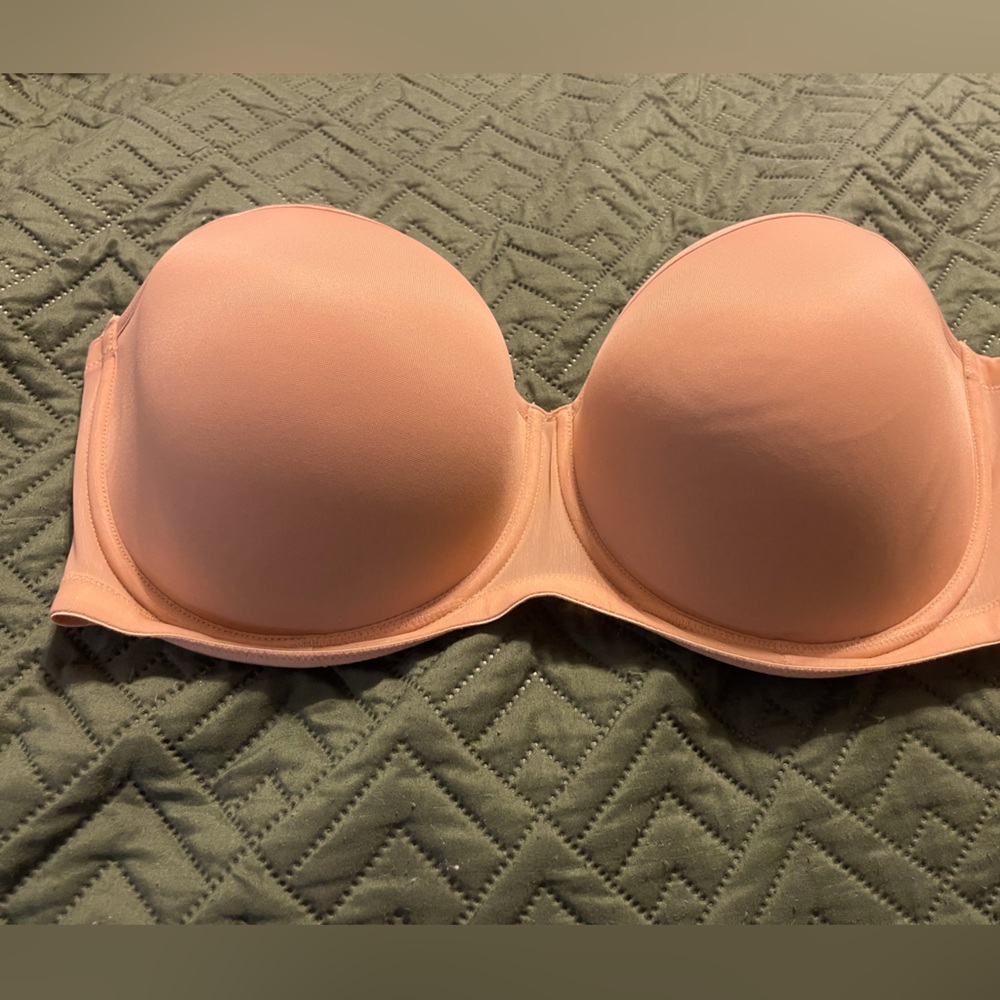 Le Mystere Strapless Convertible Bra 
Size 34C